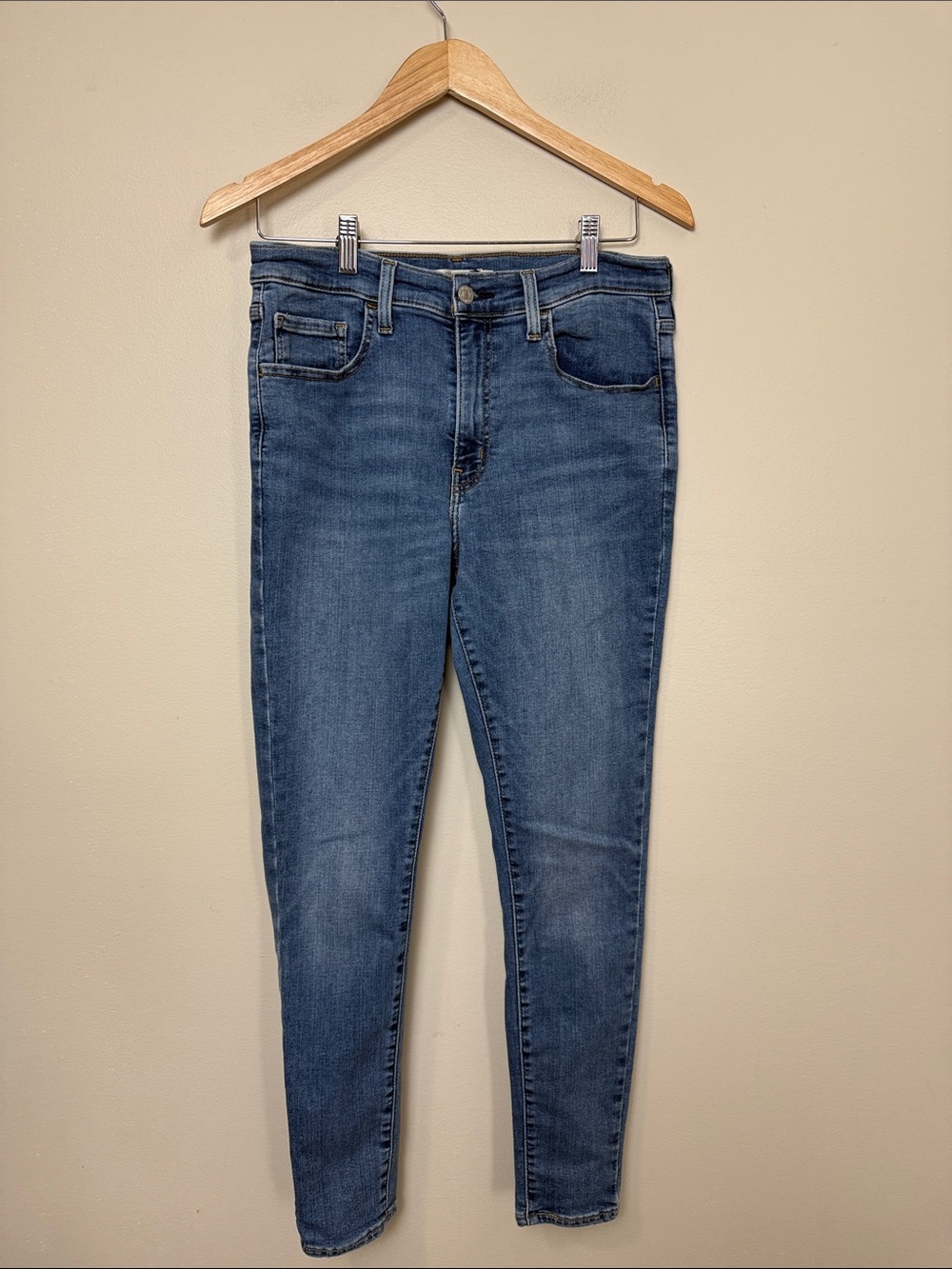 Levi’s High Rise Super Skinny Jeans size 30